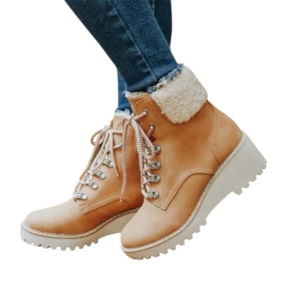 DV by DOLCE VITA Cream & Tan Girls Ankle Boots Size 5 - Picture 2 of 16